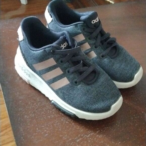 Adidas    - Picture 1 of 4